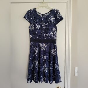 Juniors EUC Floral Navy/White Capped Sleeve Dress by City Studio. Size 7